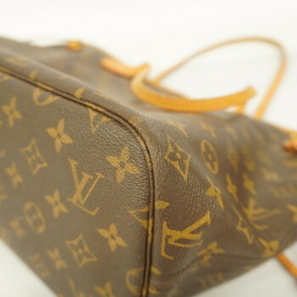 Louis Vuitton Monogram Neverfull MM Tote Bag - Picture 10 of 15